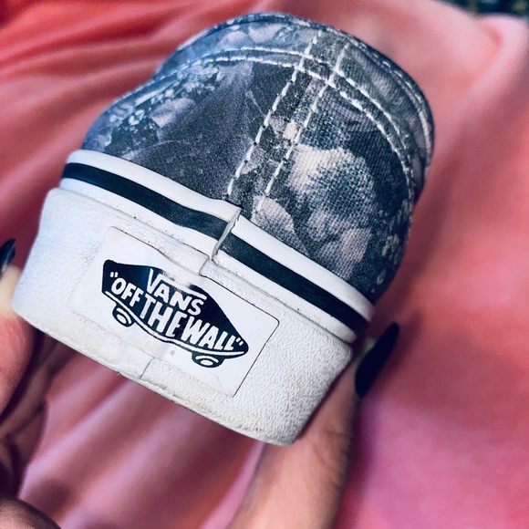 Floral Vans! - Picture 5 of 7